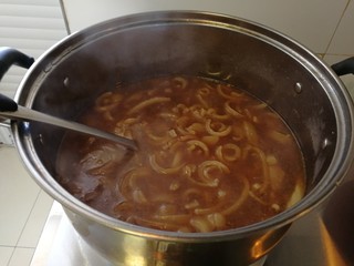 18、年菜_东北自制皮冻,熬好的皮冻静置到阴凉处,最好应该第二天在吃会更结实有弹性。