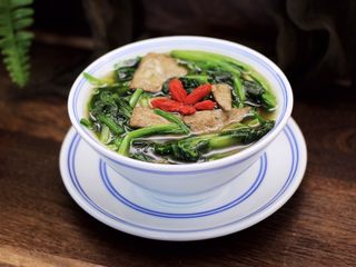 20、菠菜猪肝汤,汤汁鲜美，猪肝鲜嫩爽滑，菠菜清口开胃。