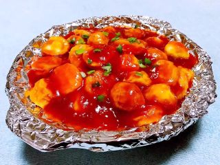 10、番茄福蛋,番茄金蛋福装入容器中撒下青葱粒