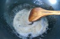 7、芝麻花生棒棒糖,加入麦芽糖