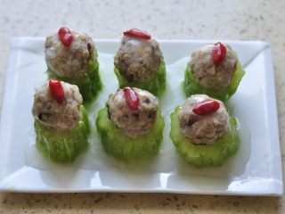 12、燕麦苦瓜酿,趁热即可食用。
