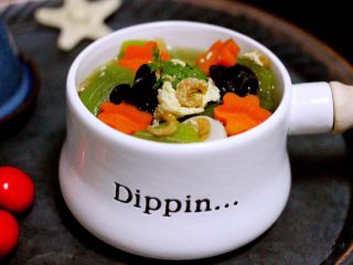 12、丝瓜蛋花海米羹,营养丰富又健康美味的丝瓜鸡蛋海米羹就做好了……