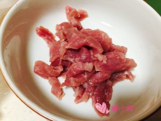 1、嫩肉盖饭,猪里脊肉切片儿