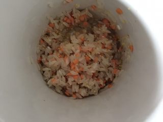 4、海鲜焖饭（宝宝版）,米洗净备用