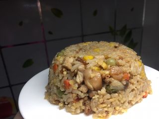 21、海鲜焖饭（宝宝版）,倒过来，轻松取下碗就可以开吃啦