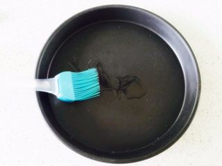 3、黑椒鸡腿披萨,烤盘刷油