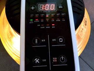 16、烤羊排,放入空气炸锅中，150度烤两小时或者205度烤一小时。