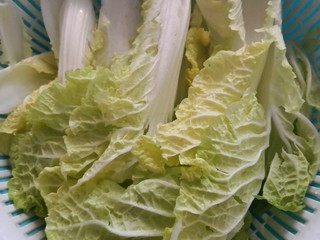 4、土豆大白菜炖猪大骨,沥水