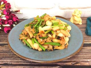 15、白玉菇蒜苔炒蚬子肉,好吃下饭