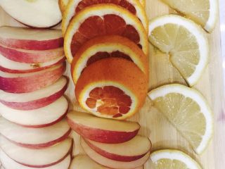 1、桑格利亚,苹果，橙子，柠檬切片