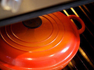 7、咖喱鸡肉饭,沸腾后上盖，转入烤箱中层，上下火，30-40min