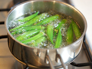 9、咖喱鸡肉饭,这时候就可以开罐啤酒看看电视，呵呵，放松一下