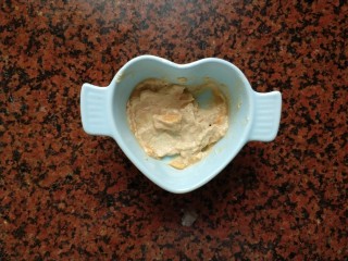 4、莲藕炒腐乳,腐乳用汤勺压成泥，玉米淀粉加点水勾芡一下，没拍照补充一下