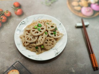 11、莲藕炒腐乳,来一张炒好装盘