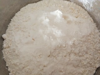 7、红糖发糕,加入泡打粉和小苏打