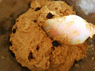 10、红糖发糕,用刮刀拌均匀