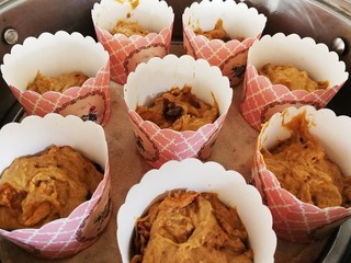 14、红糖发糕,放进蒸锅里，大火上汽后蒸20分钟左右