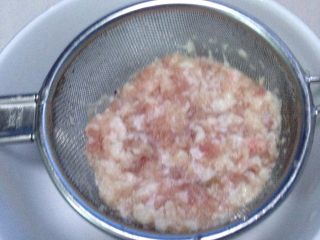 2、简易杂酱,沥干水。