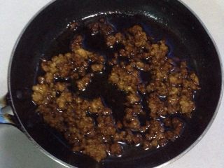 5、简易杂酱,混合均匀，颜色上好，关火，把没散开的肉弄散。