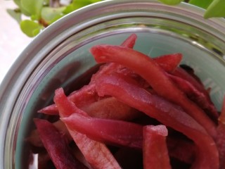 10、百香果皮糖,边吃边装罐，密封冷藏。