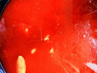 11、#冬季暖心菜#    粱山鸡,加入高汤。