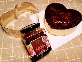 19、玫瑰慕斯蛋糕,口感细腻，还不错哟。