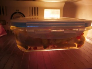 13、柠香泡椒凤爪,放入冰箱冷藏浸泡一夜方便入味～第二天拿出来就可以吃啦！