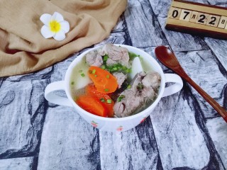 15、胡萝卜小排汤,孩子最爱，三伏天食疗要格外注意，清热祛湿哦。可以适当熬一些滋补的汤。