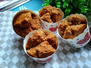 11、红糖发糕,我和亲爱的妈妈也一人吃了一个，妈妈倒是喜欢更甜一些