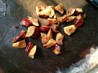 4、一品南瓜盅,红枣切成小块