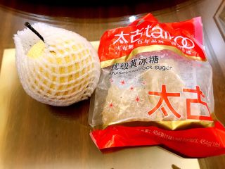 1、冰糖炖梨,准备用料