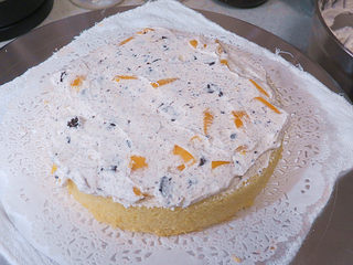 24、火爆ins的滴落蛋糕【奥利奥咸奶油蛋糕】,再抹上一层奶油霜