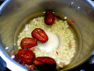 7、红枣枸杞豆浆,加入水