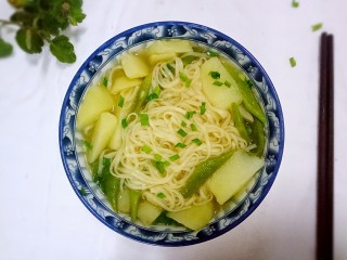 14、豆角土豆面,天冷了 来上一碗带汤带水的。舒坦……