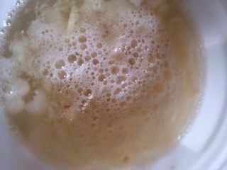 7、水果酵素（龙眼雪莲果柠檬）,发酵50小时，泡多而细腻，搅拌均匀后继续发酵