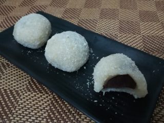 21、红豆沙糯米滋,经过冷藏后的糯米滋吃起来会更加有嚼劲