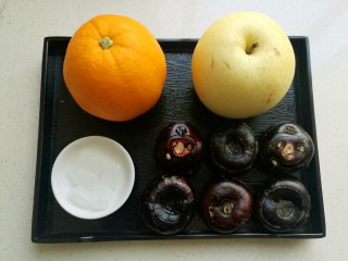 1、橙梨马蹄爽,准备好橙子，雪梨，马蹄和冰糖。