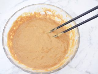 8、红糖发糕,再次用筷子搅拌排气一下