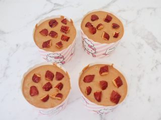 10、红糖发糕,表面再撒上红枣碎