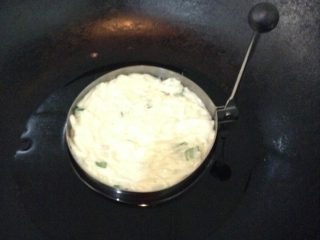 7、家庭版萝卜丝饼,放入萝卜丝面糊