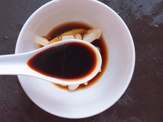 3、家庭烤鸡(烤箱版),两茶匙生抽