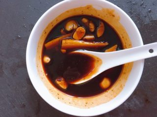 7、家庭烤鸡(烤箱版),搅拌均匀备用