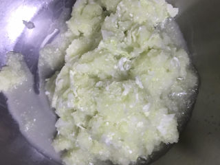 5、家庭馅饼,搅拌成糊状