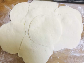 16、家庭馅饼,擀成大一点的皮