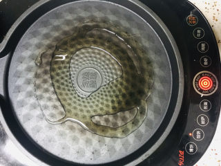 20、家庭馅饼,电饼铛预热倒入适量油