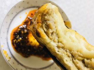 26、家庭馅饼,都是肉～沾点辣椒油香辣～