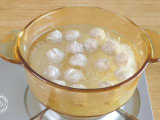 10、9m+白玉丸子汤（宝宝辅食）,最后，滴一点核桃油就可以出锅了~