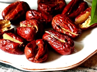 5、枣夹核桃,全部处理好，放一旁备用