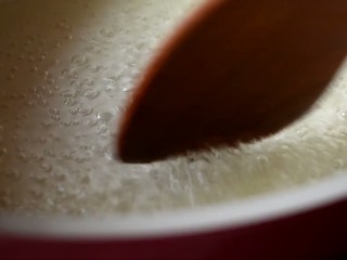 10、枣夹核桃,煮到有这种小泡泡的时候转小火