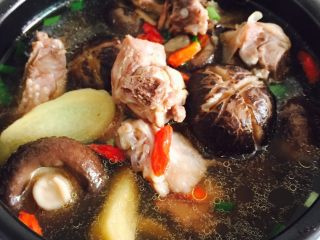 11、小鸡炖蘑菇#有个故事#,成品图